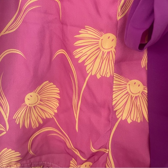 Unique Vintage x Smiley Pink Floral Smiley Faced Belted Shorts- Size Large- NWT - Picture 6 of 10